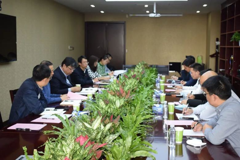 鎮(zhèn)江港客人(文內(nèi))